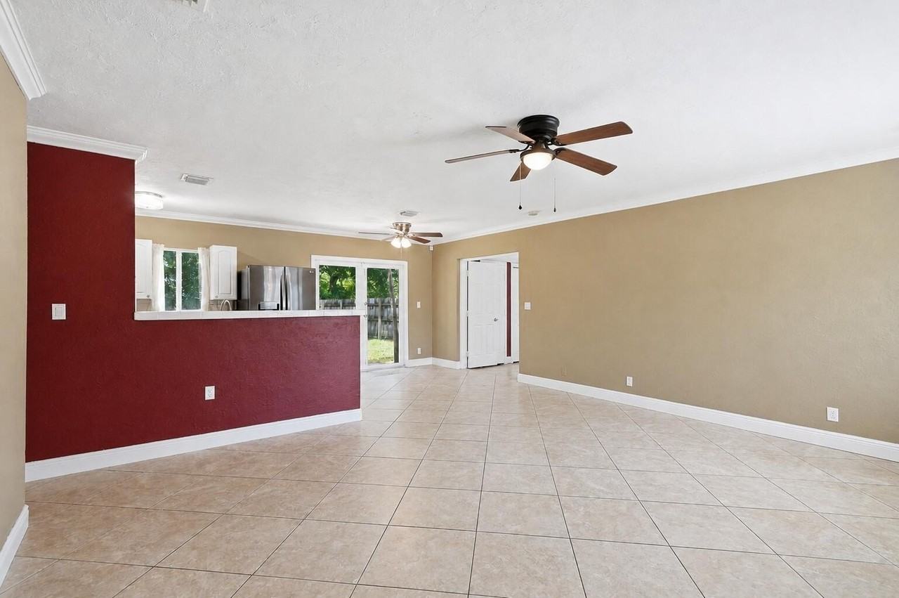 1129 Nw 7th Ter - Photo 2 of 10