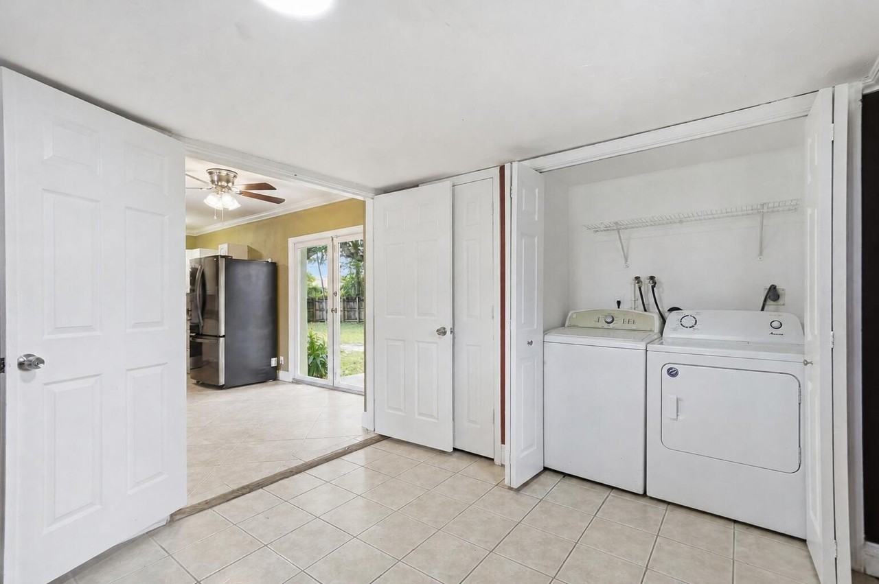 1129 Nw 7th Ter - Photo 5 of 10