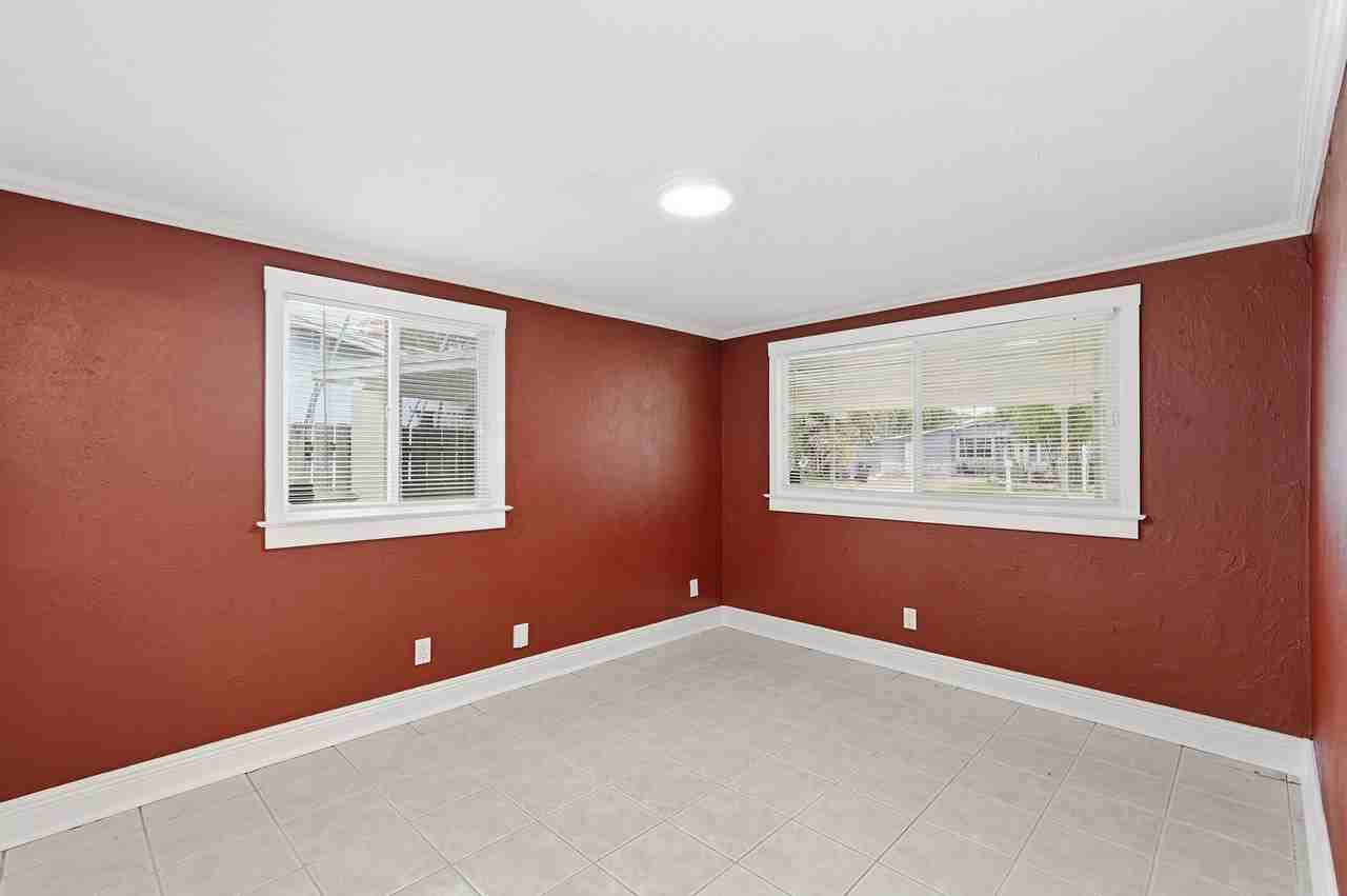 1129 Nw 7th Ter - Photo 6 of 10
