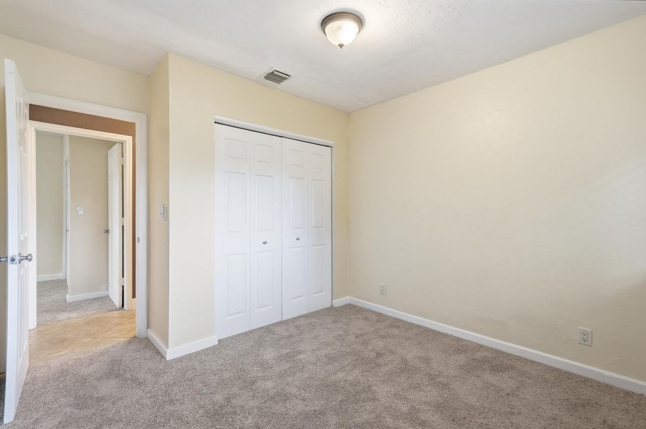 1129 Nw 7th Ter - Photo 7 of 10