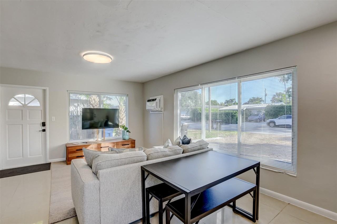 1005 Ne 17th Ct - Photo 4 of 26
