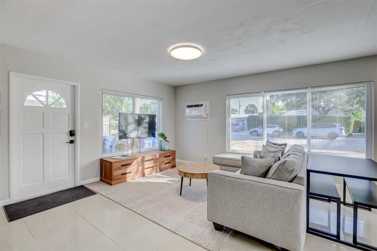 1005 Ne 17th Ct - Photo 6 of 26