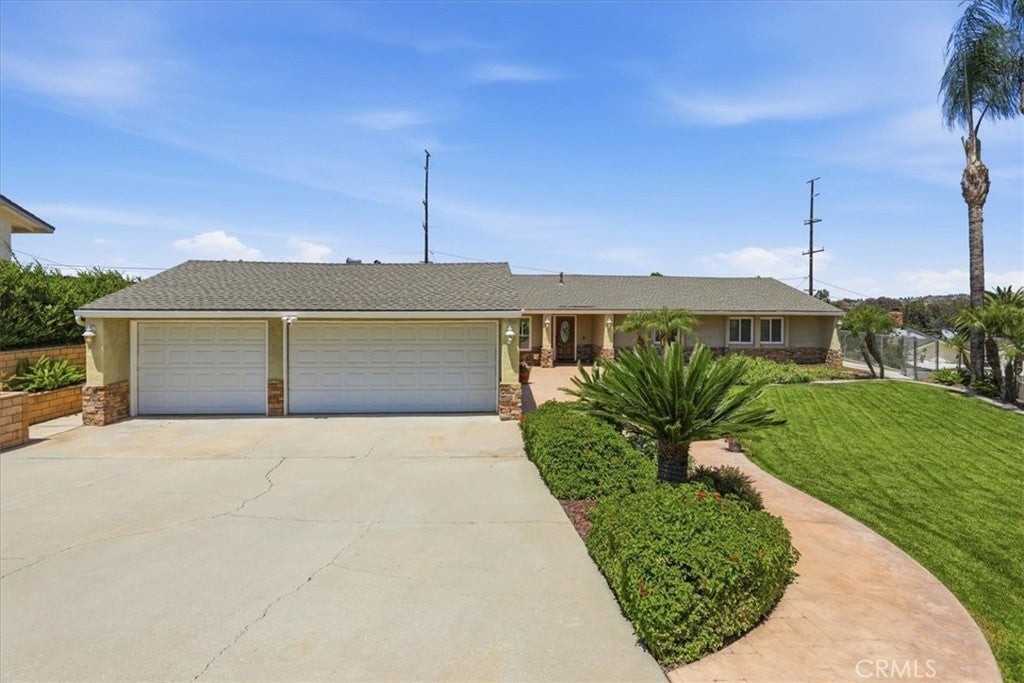 16540 Wagon Wheel Dr - Photo 3 of 50