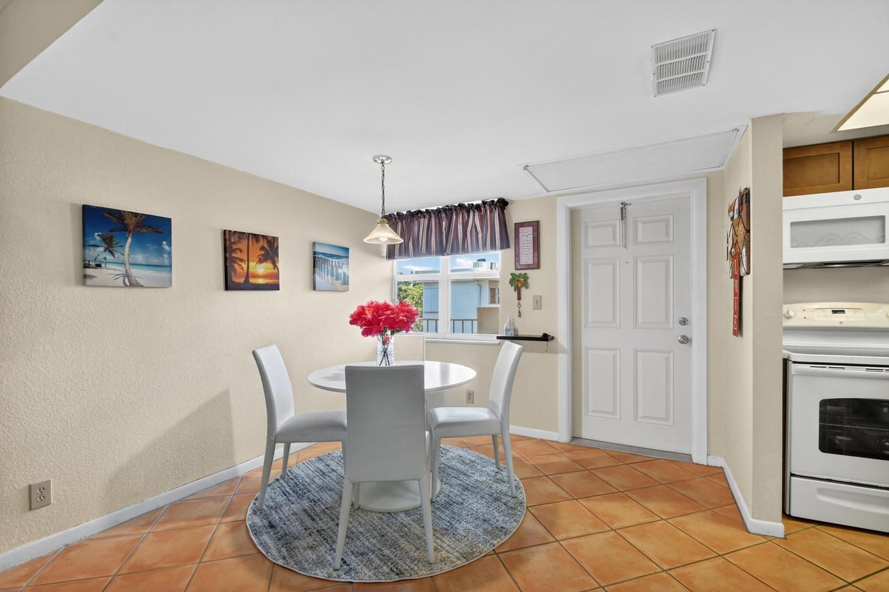 1810 New Palm Way #415 - Photo 4 of 50