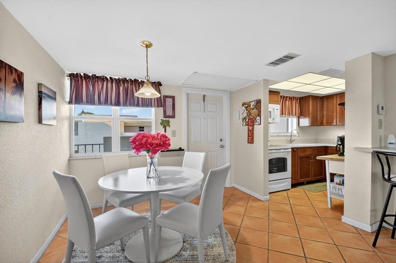 1810 New Palm Way #415 - Photo 5 of 50