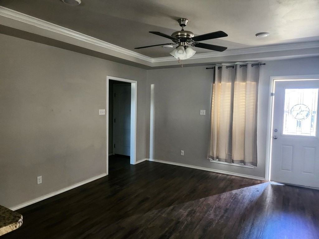 2830 Coleman St - Photo 3 of 16