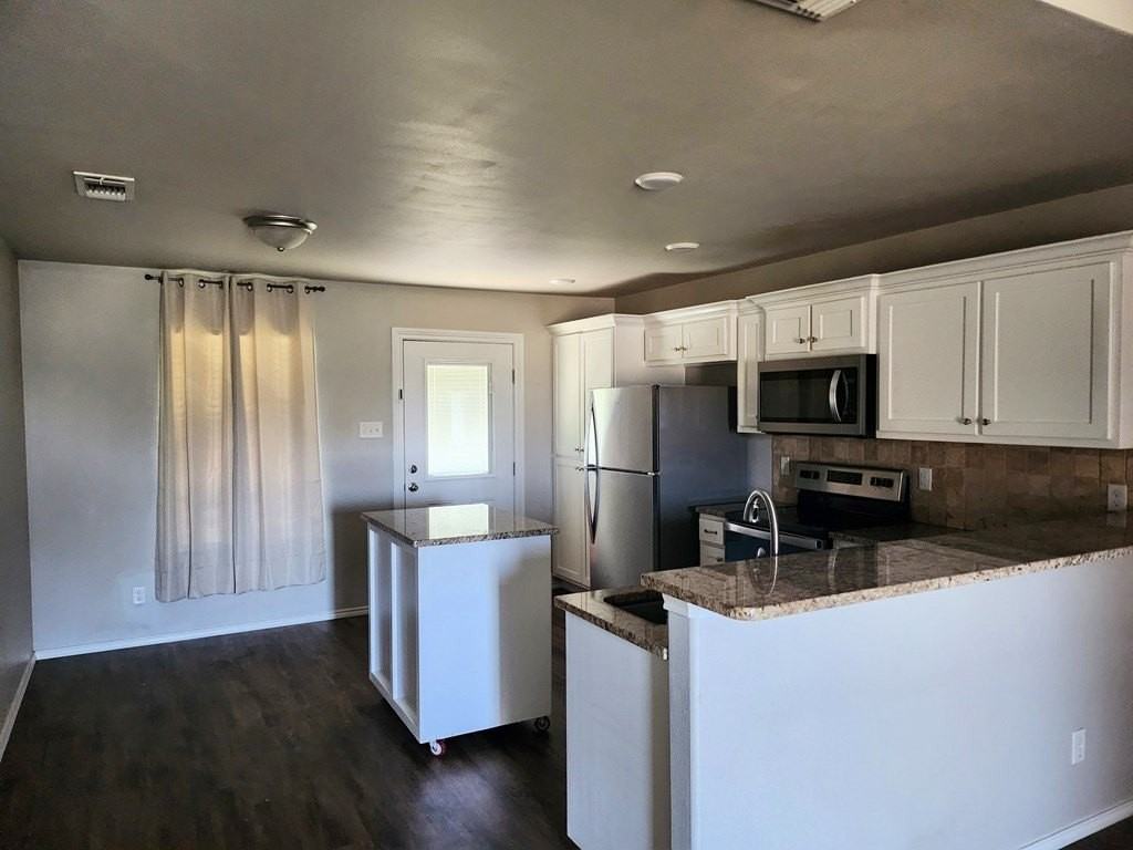 2830 Coleman St - Photo 4 of 16