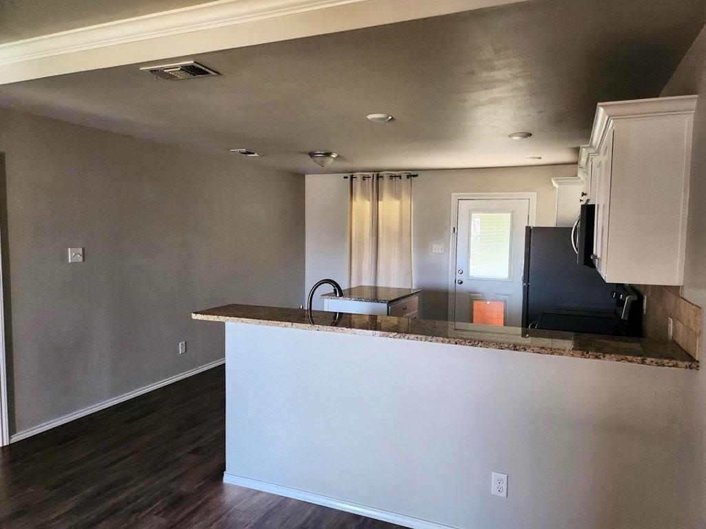 2830 Coleman St - Photo 5 of 16