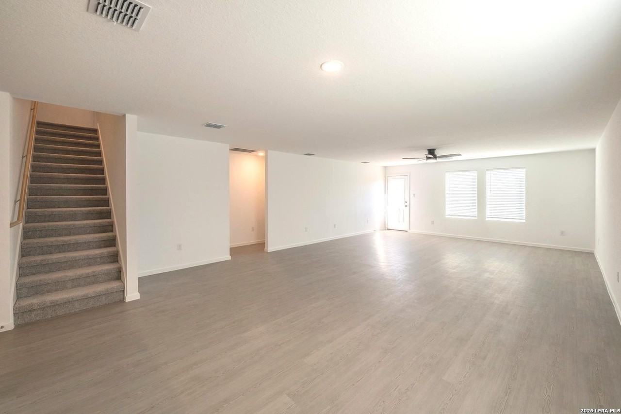 287 Bailey Blf - Photo 2 of 22