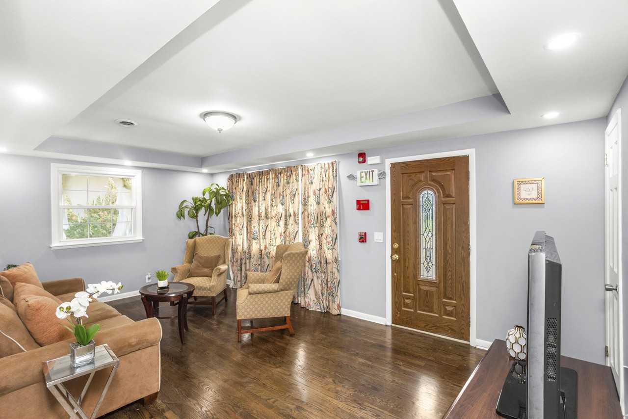 1717 Hudson Rd ##A - Photo 2 of 12