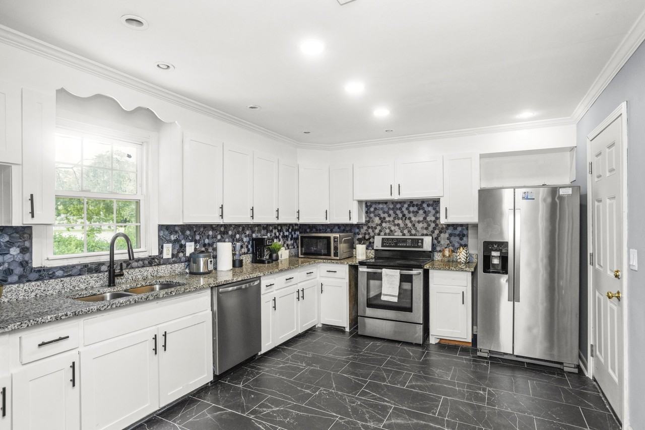 1717 Hudson Rd ##A - Photo 5 of 12