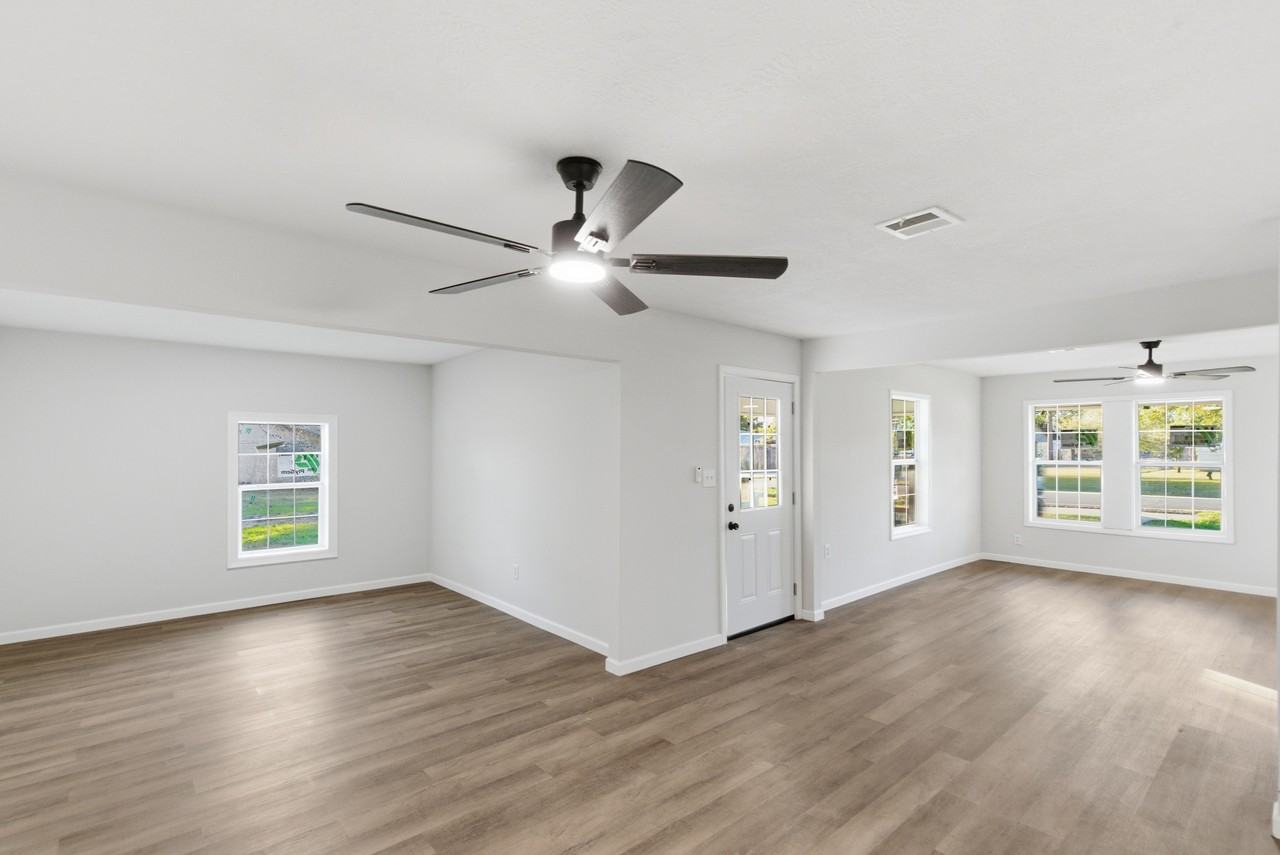 452 Scenic Dr - Photo 4 of 21
