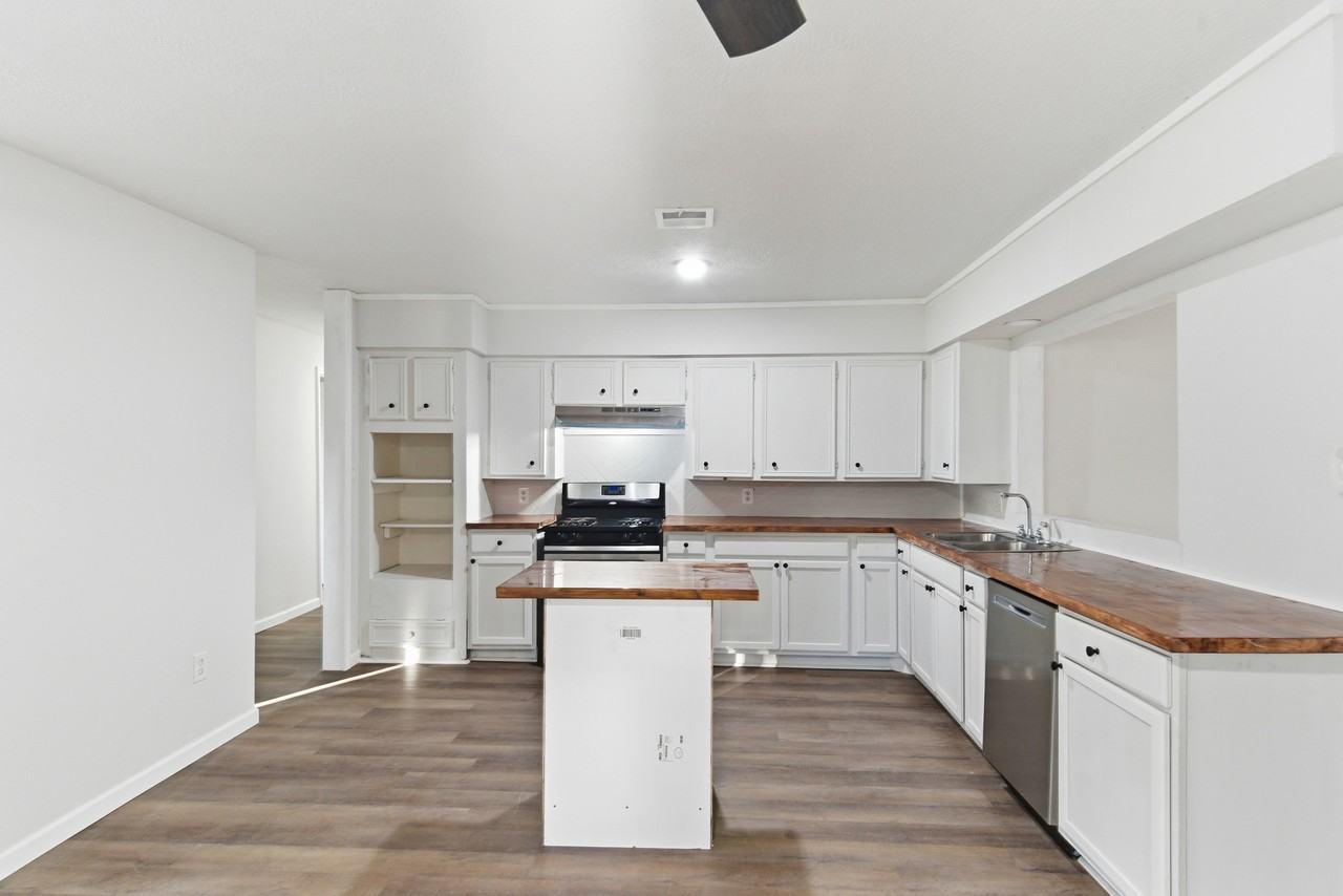 452 Scenic Dr - Photo 6 of 21