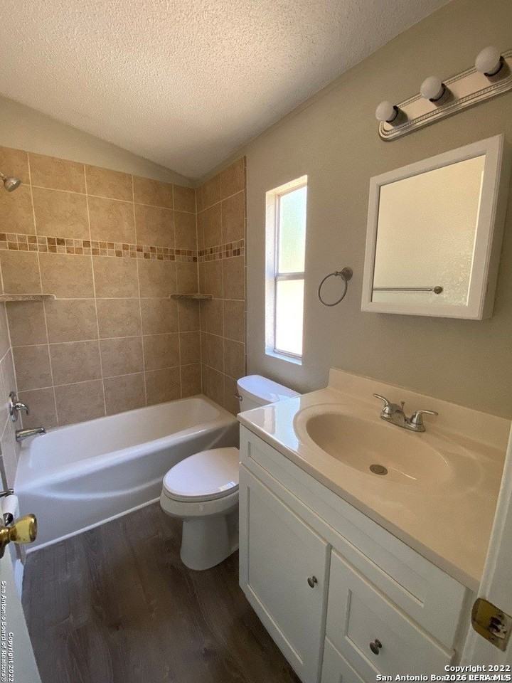 134 Rolling Hills Dr - Photo 4 of 14