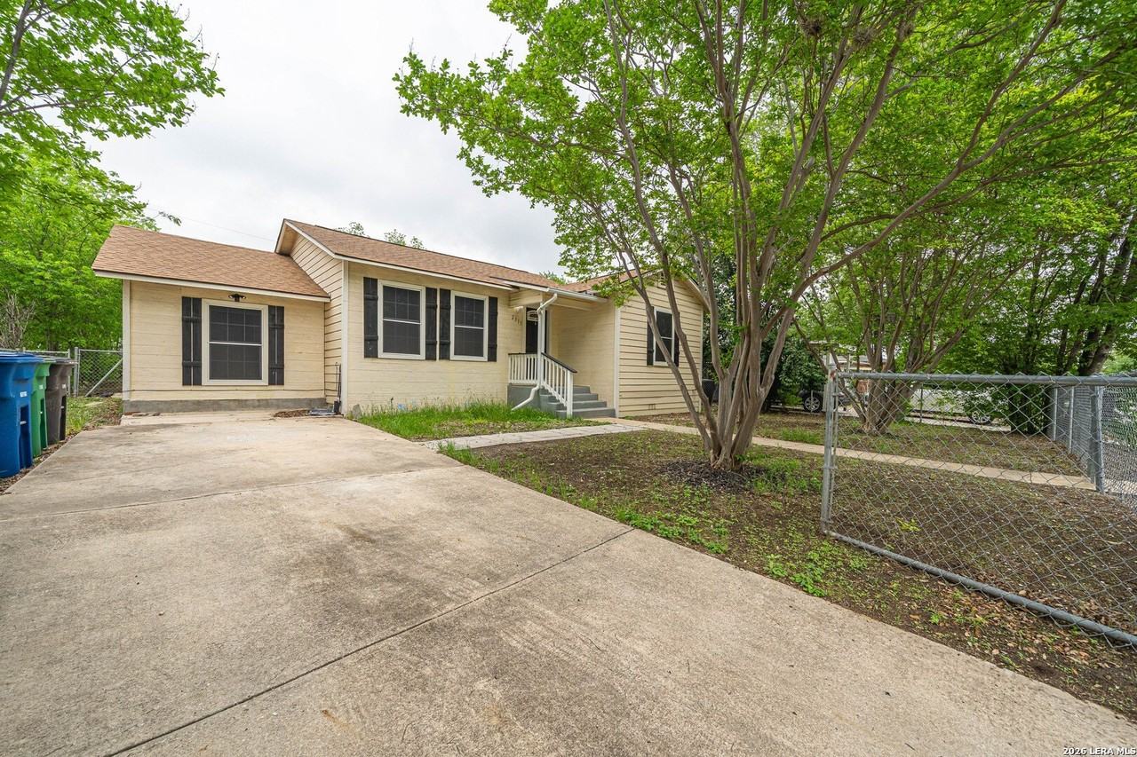 2313 Texas Ave - Photo 2 of 21