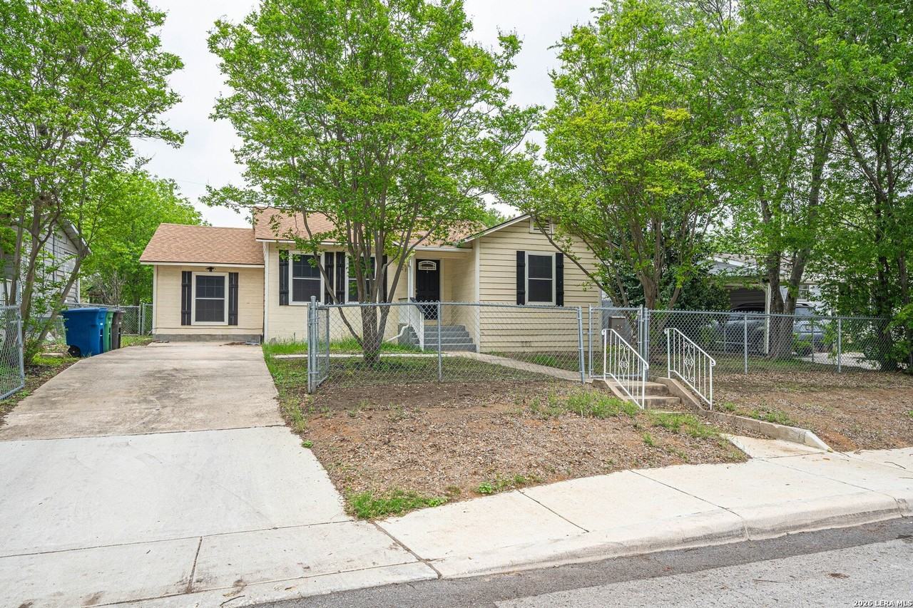 2313 Texas Ave - Photo 3 of 21