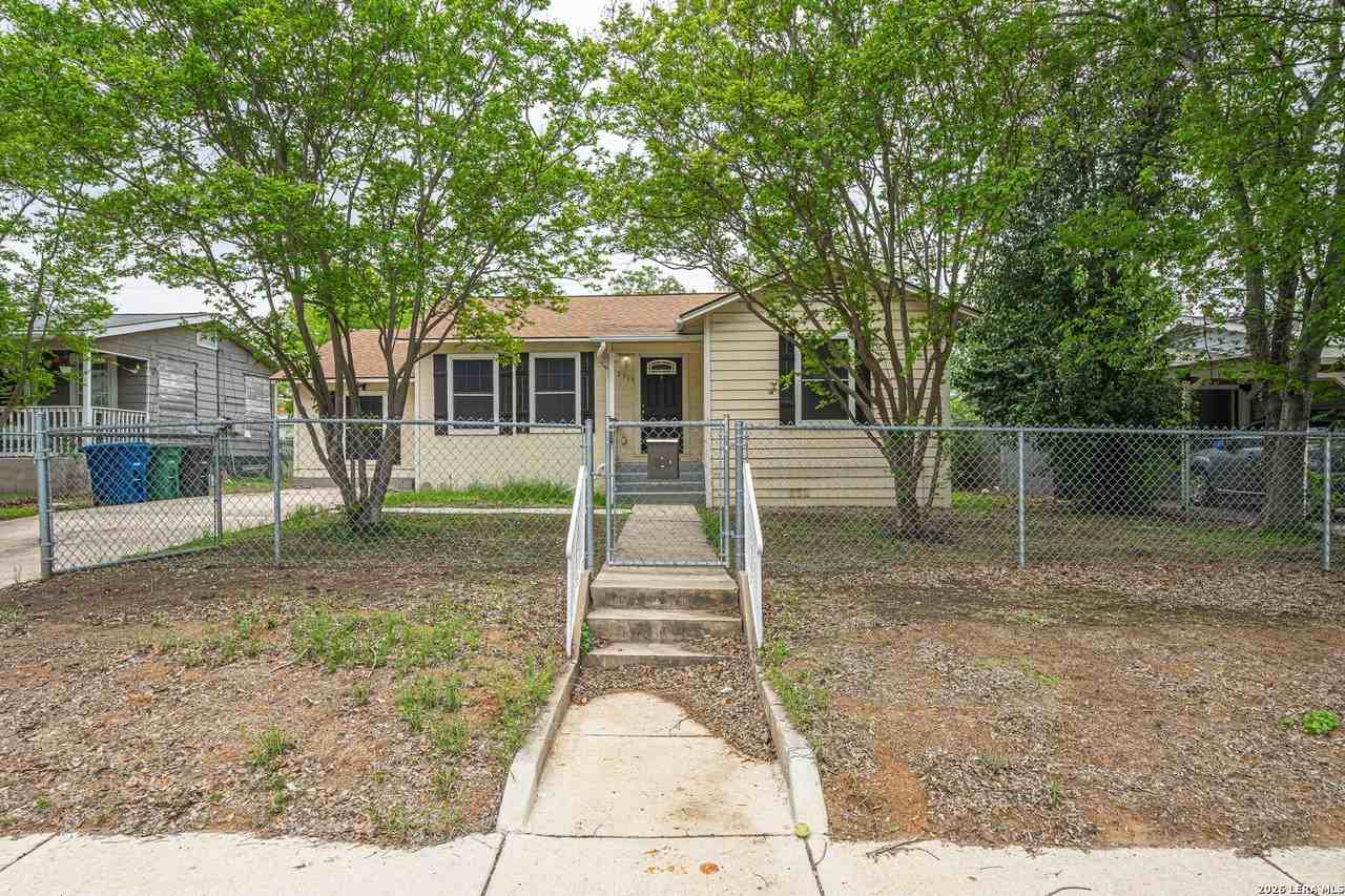 2313 Texas Ave - Photo 4 of 21