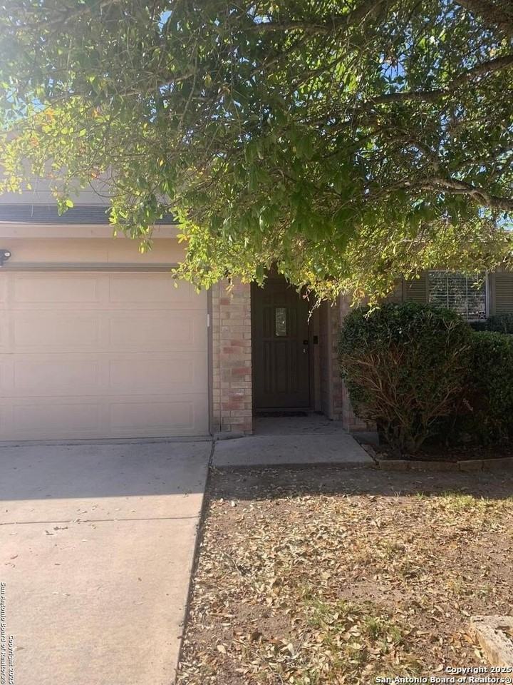 7502 Paraiso Pt - Photo 2 of 20