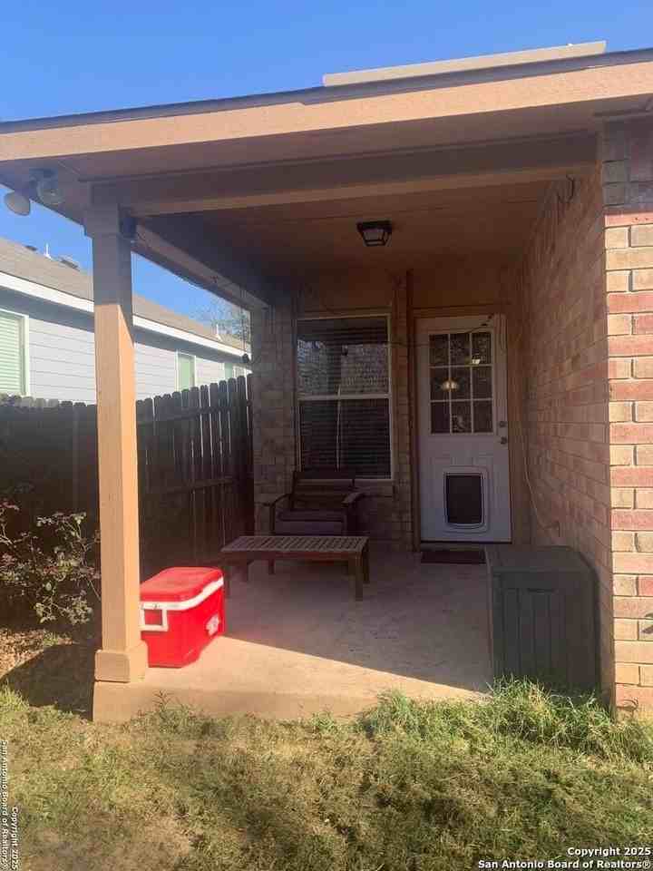 7502 Paraiso Pt - Photo 5 of 20