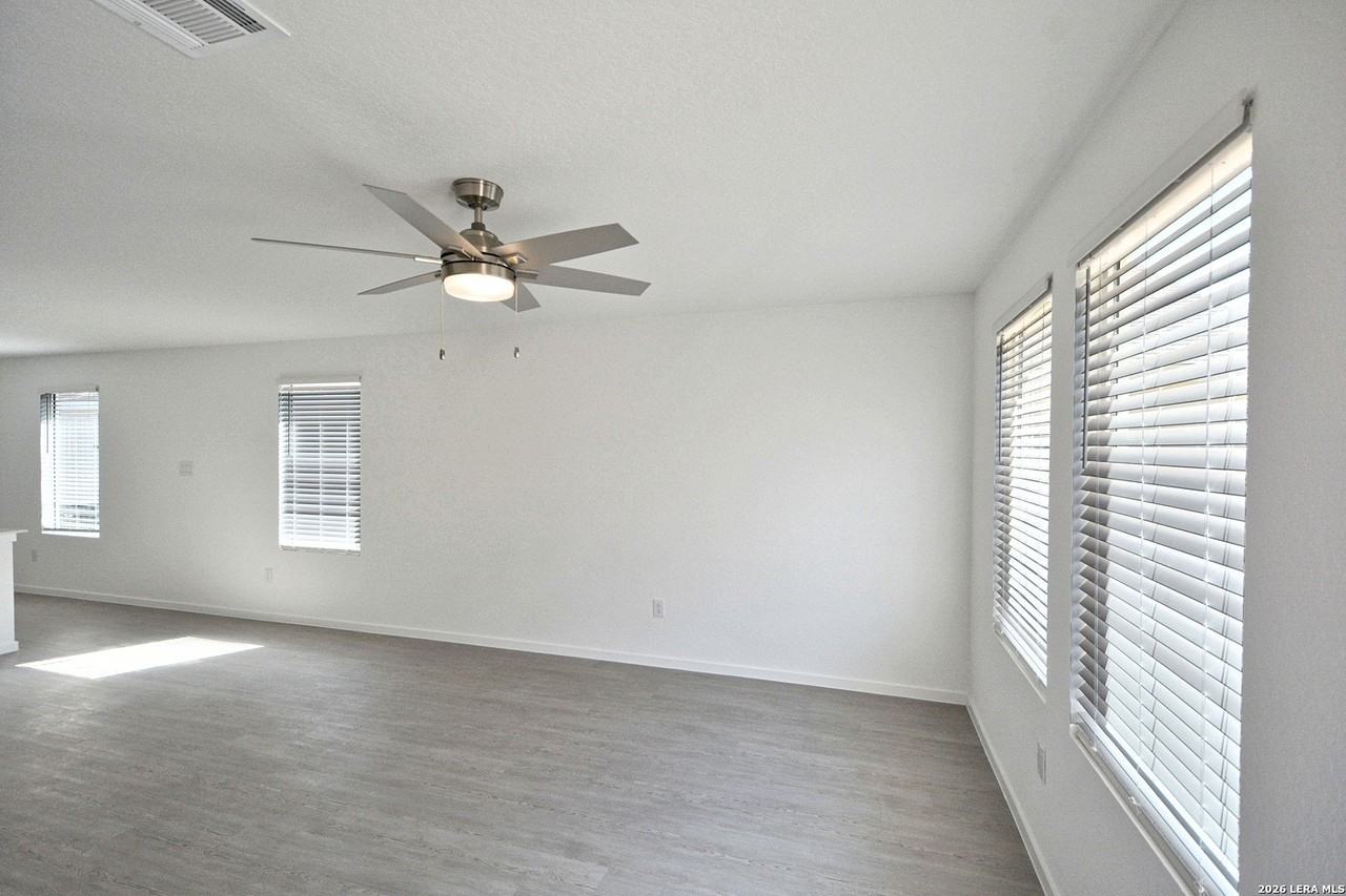 429 Payton Pl - Photo 4 of 23