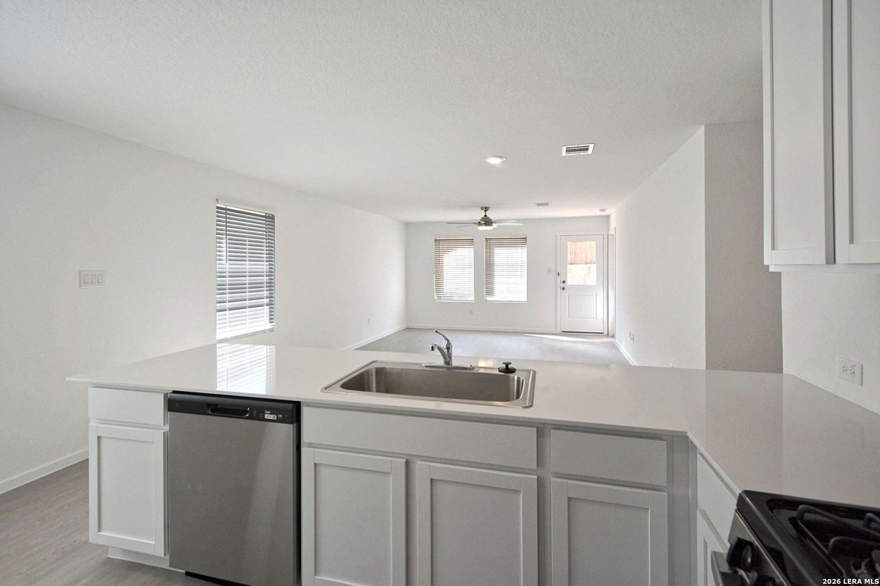 429 Payton Pl - Photo 6 of 23
