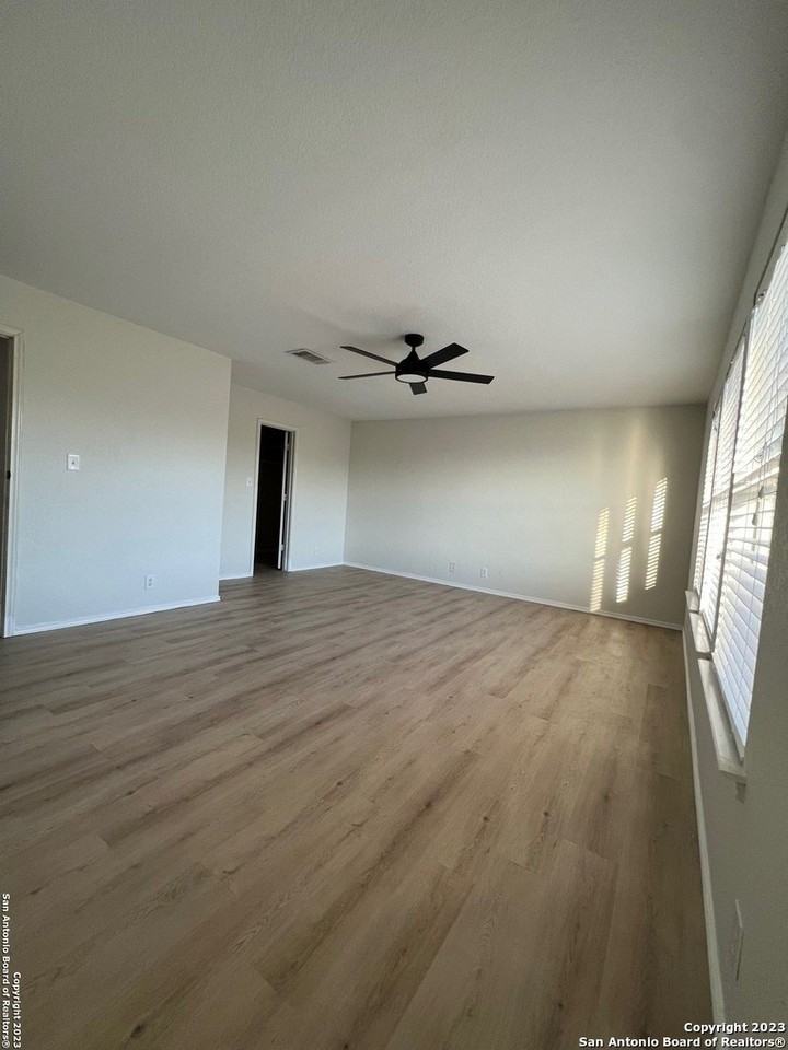 126 Agency Oaks - Photo 7 of 13