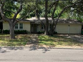 featured image of 140 W Edgewood Pl
