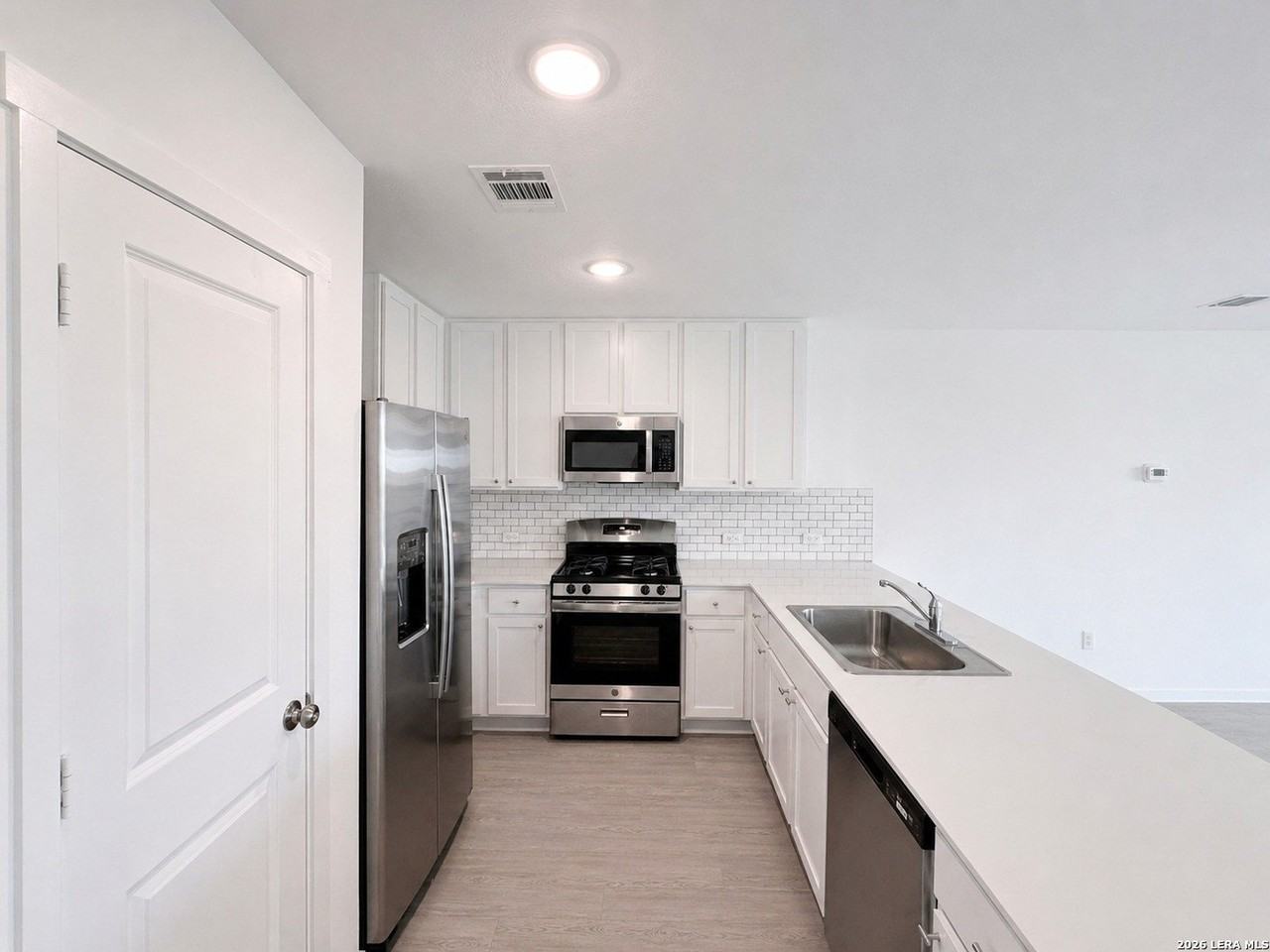 3521 Hilts Trl - Photo 4 of 15