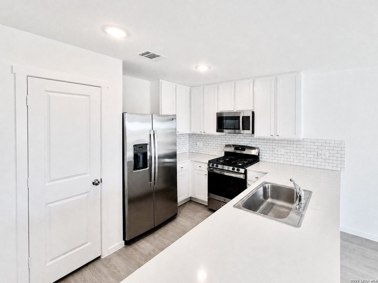 3521 Hilts Trl - Photo 5 of 15