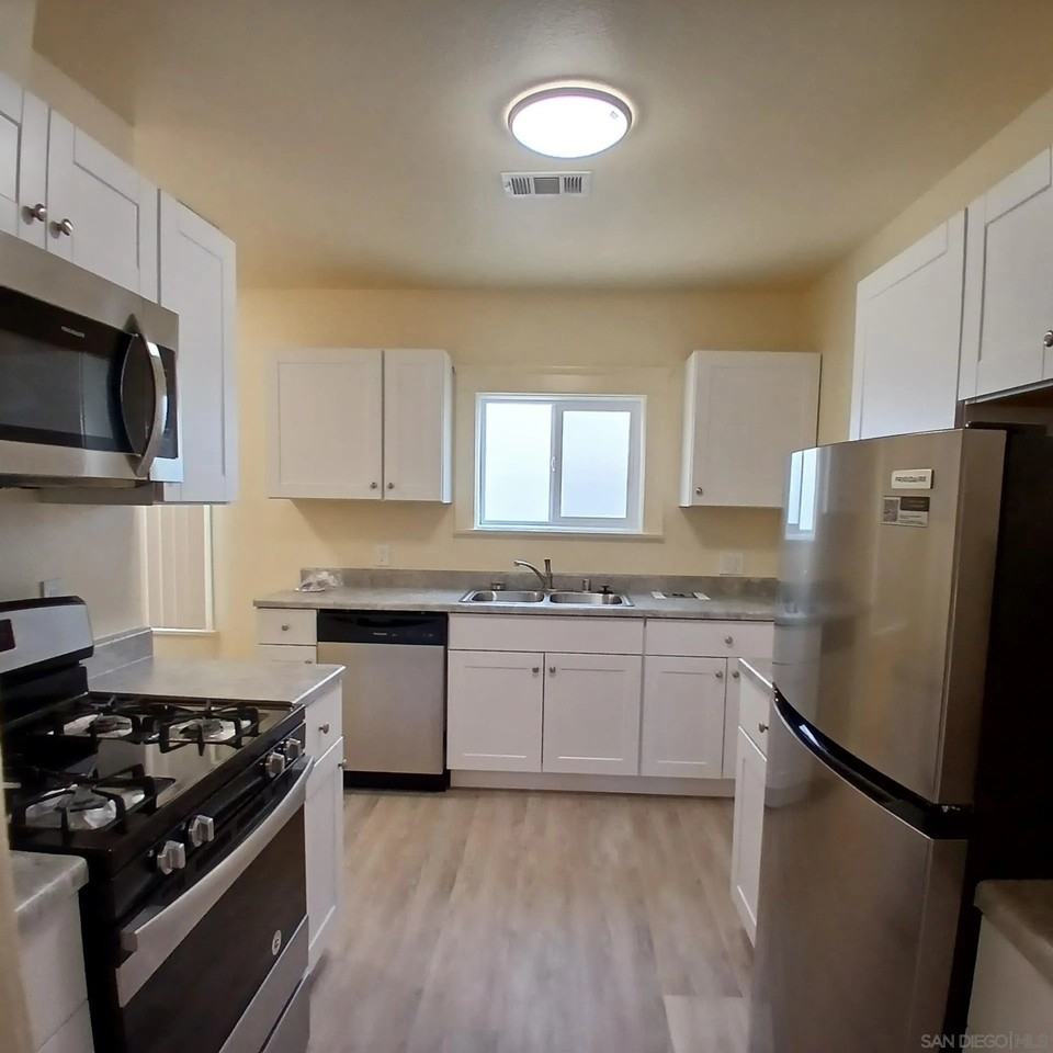 4319 Swift Ave - Photo 2 of 11