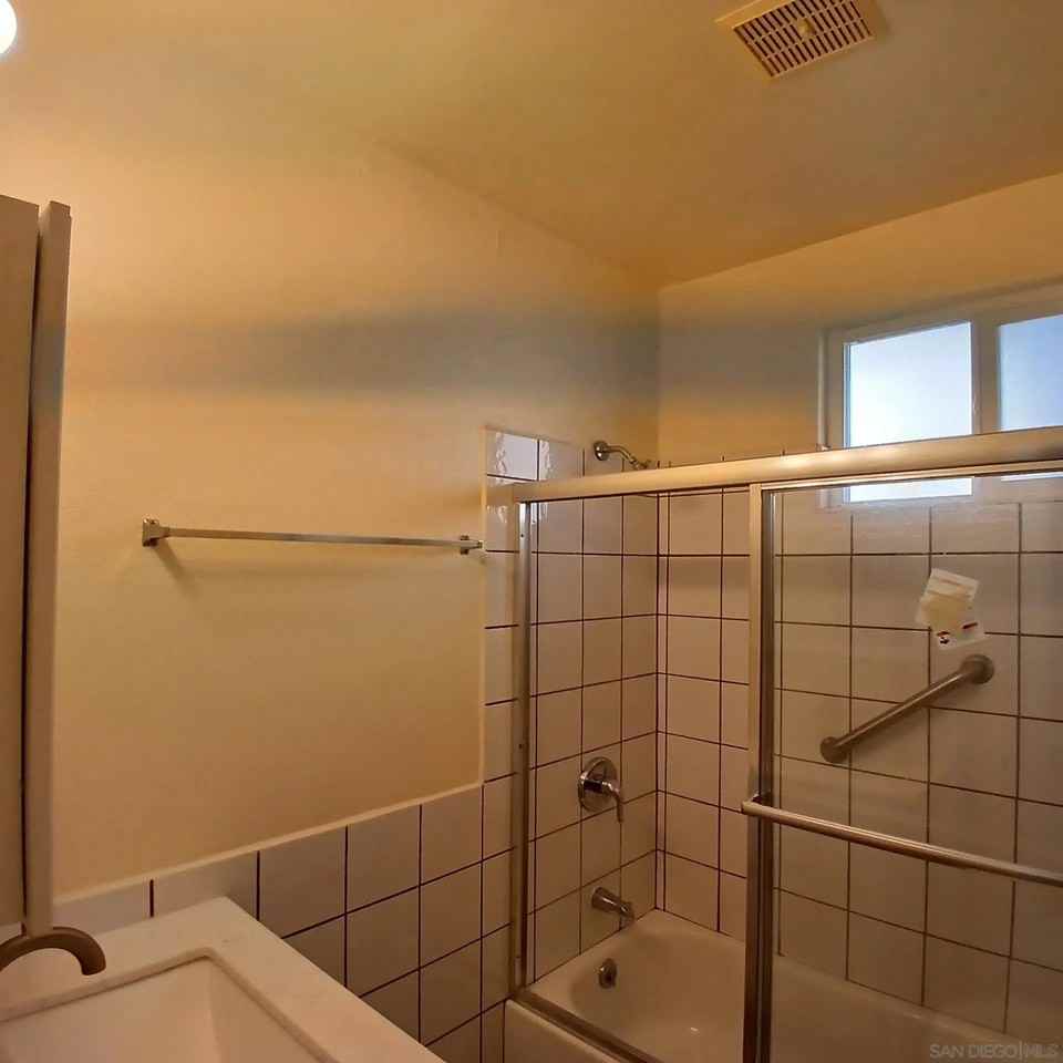4319 Swift Ave - Photo 7 of 11