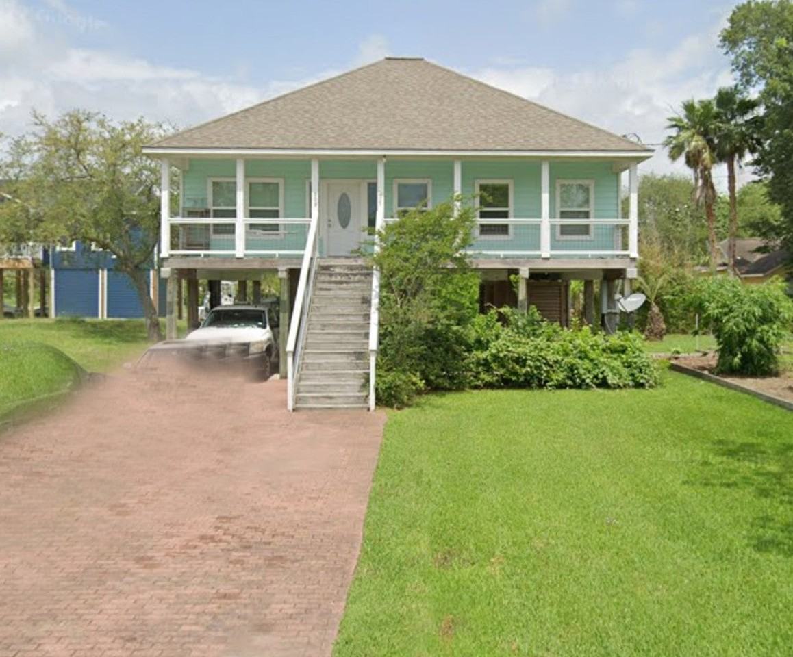 909 Gruenwald Ave