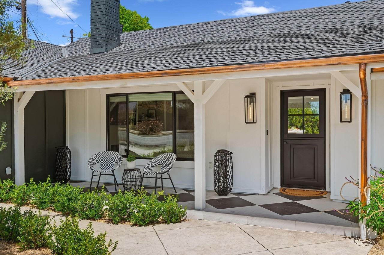 2402 Calle Montilla - Photo 2 of 42