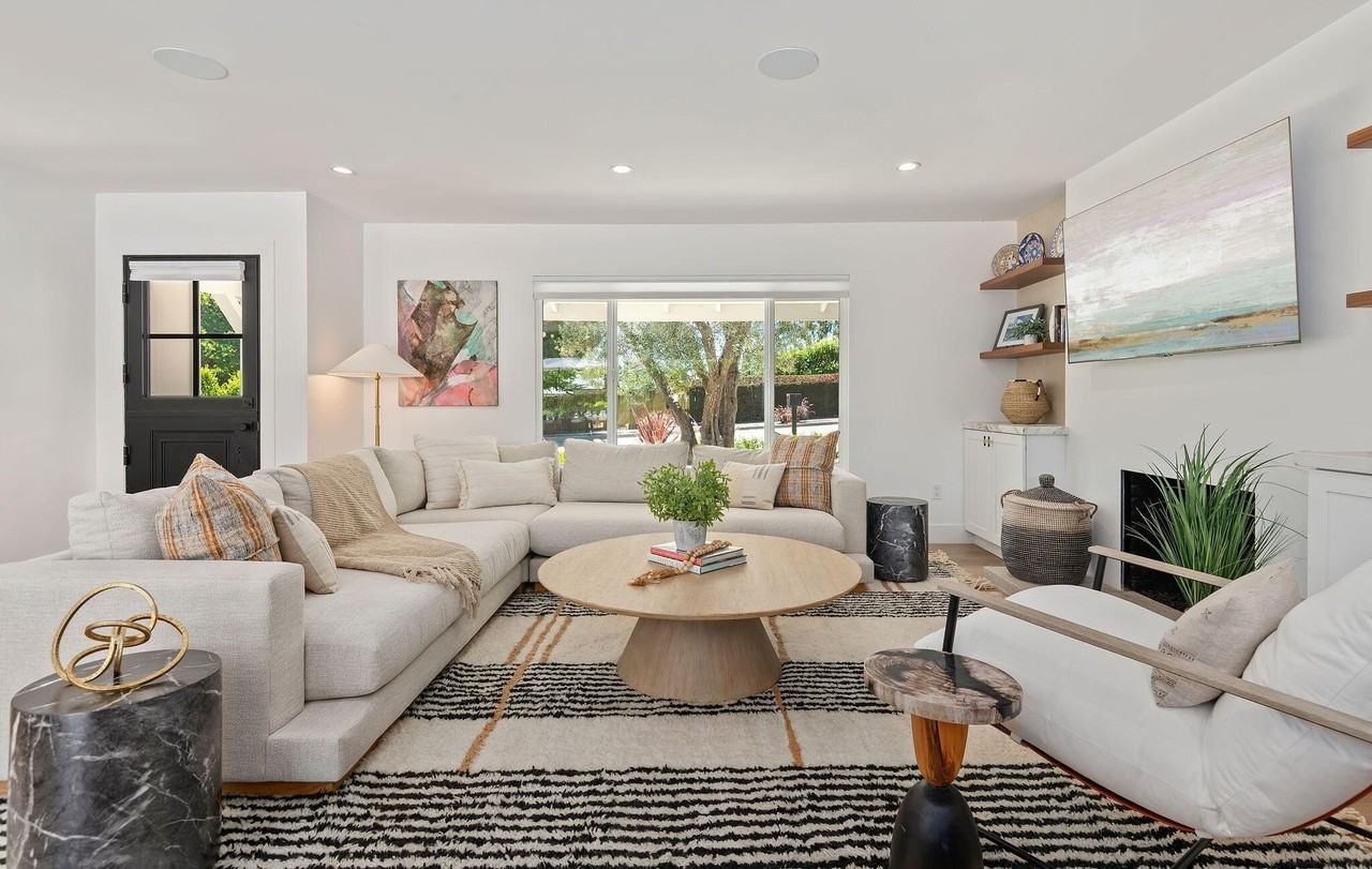 2402 Calle Montilla - Photo 3 of 42