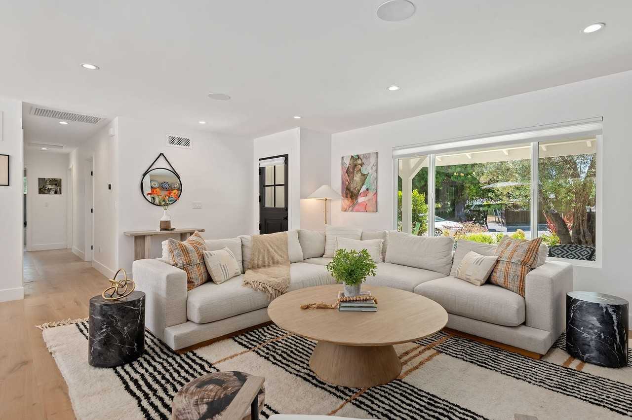2402 Calle Montilla - Photo 4 of 42
