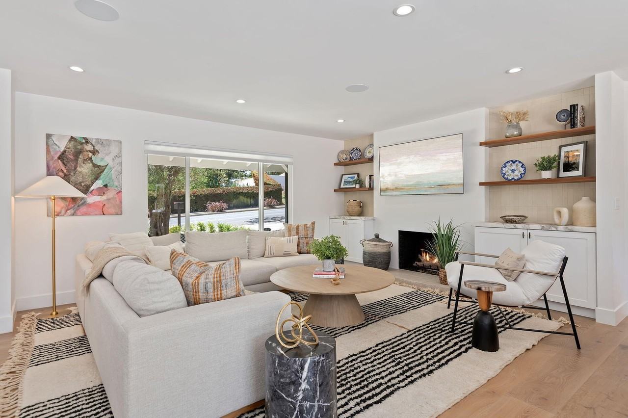 2402 Calle Montilla - Photo 5 of 42