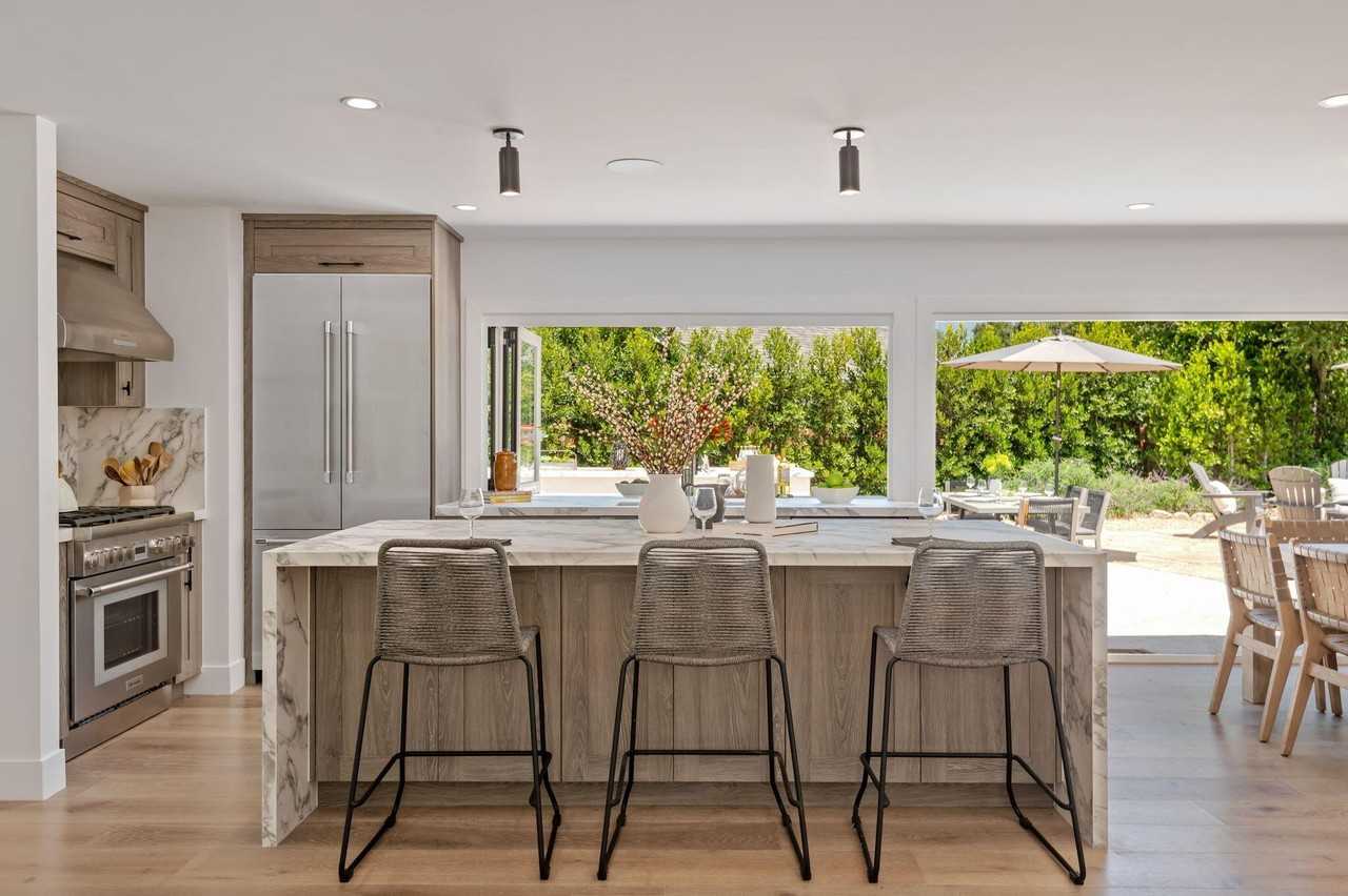 2402 Calle Montilla - Photo 7 of 42