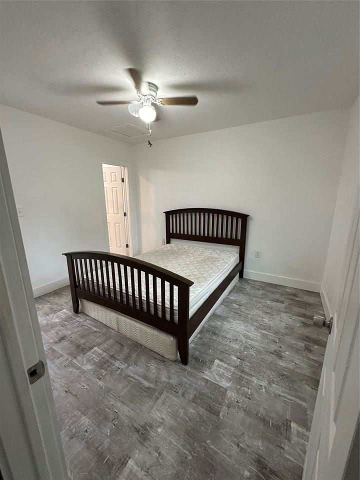 1405 Miles St - Photo 7 of 9