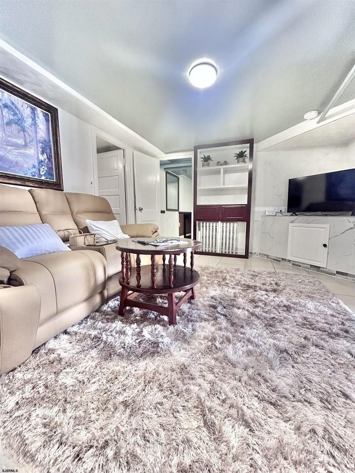 100 N Chelsea Ave - Photo 4 of 13