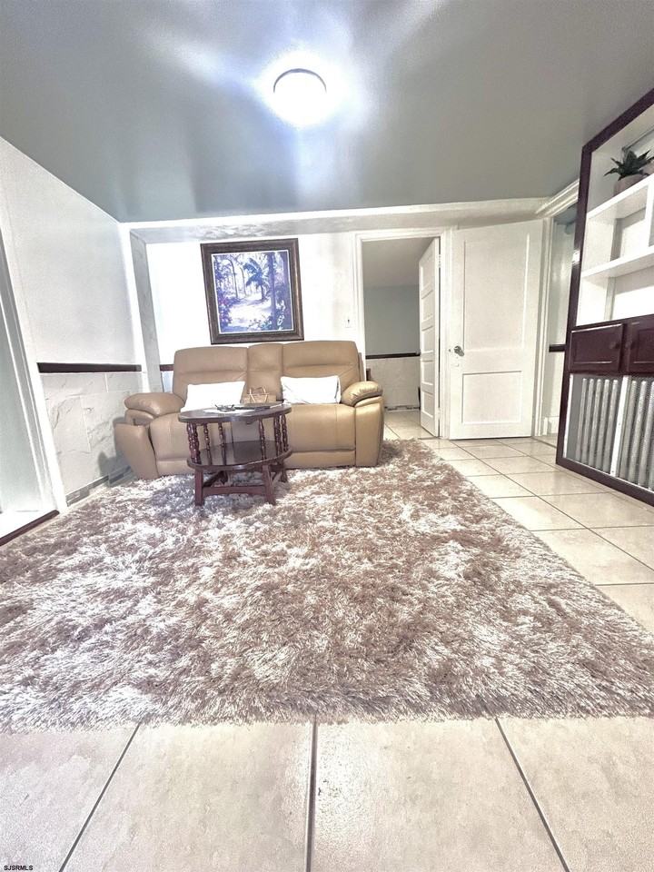 100 N Chelsea Ave - Photo 5 of 13