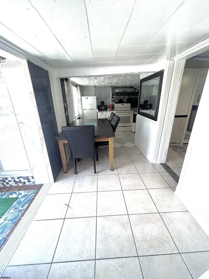 100 N Chelsea Ave - Photo 7 of 13