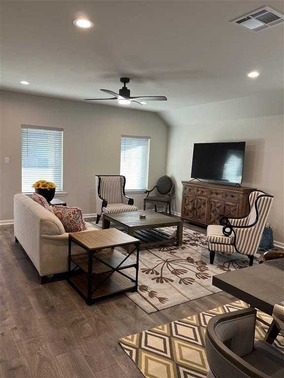293 Sawyer Dr - Photo 3 of 15