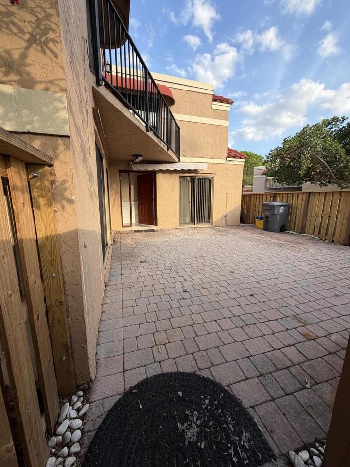 8273 Thames Blvd - Photo 4 of 22