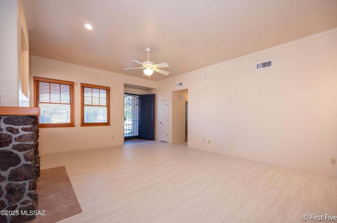 624 E 2nd St - Photo 5 of 29