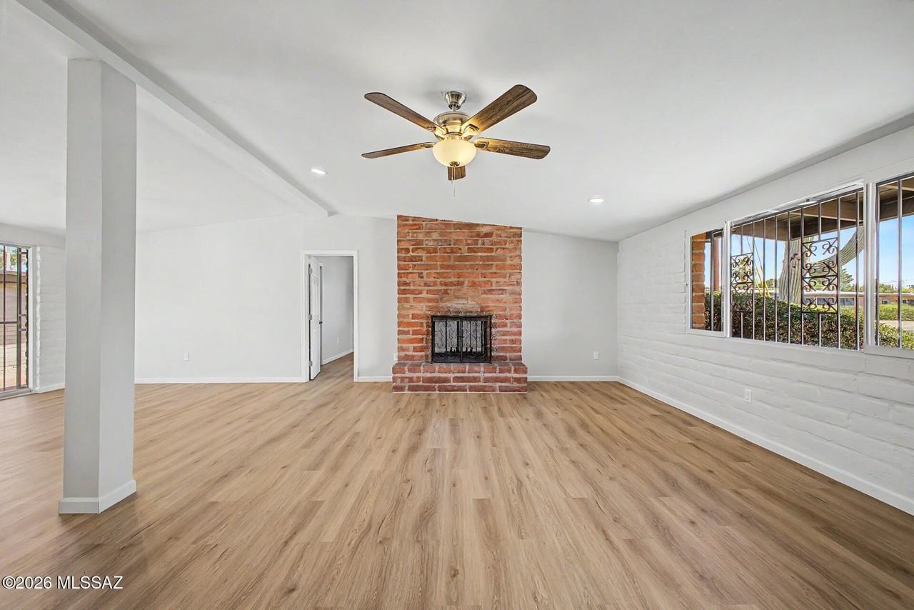 5261 E Rosewood St - Photo 7 of 37