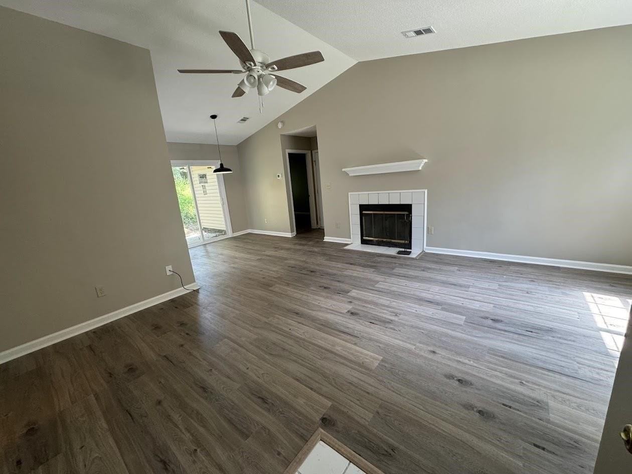 1052 Longstreet Dr - Photo 2 of 20