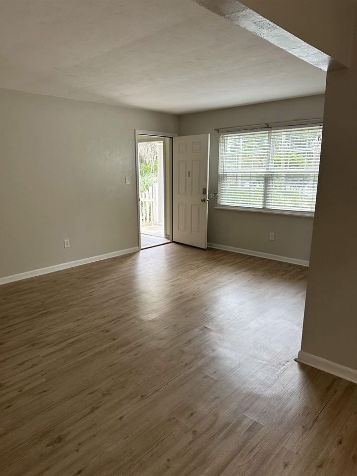 520 E Call St #1 - Photo 3 of 12
