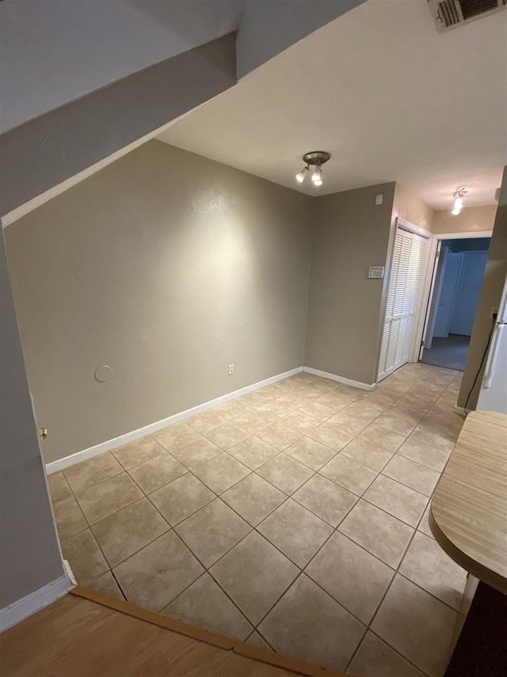 1159 Ocala Rd - Photo 4 of 11