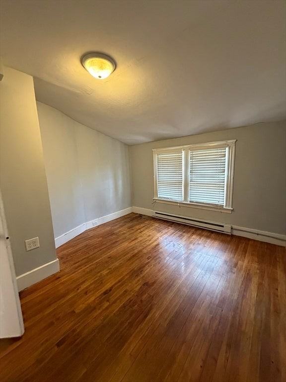 139 Randall St - Photo 4 of 10