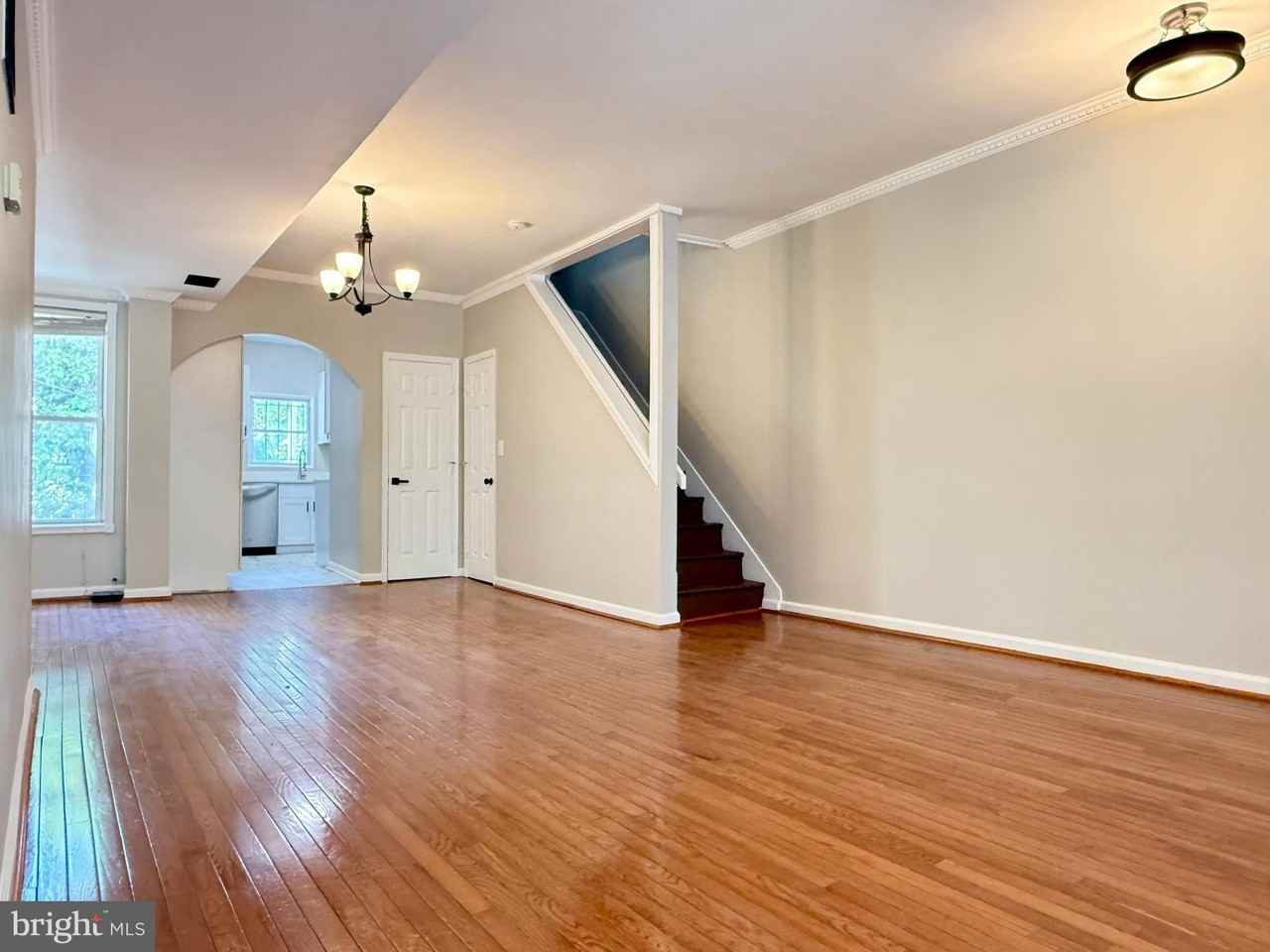 1004 Girard St Nw - Photo 4 of 41